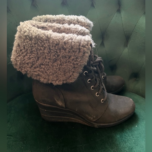 UGG Winter Wedge Boots 🥾 - Picture 3 of 4